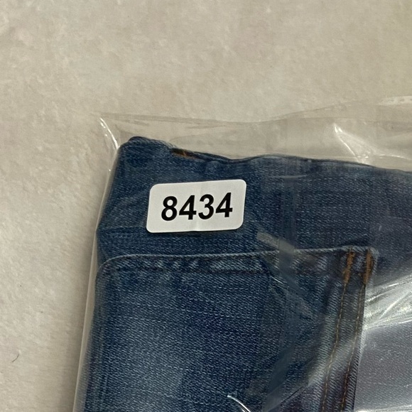 Madewell Roadtripper Jean Shorts in Pollard Wash 28434 - Picture 8 of 8